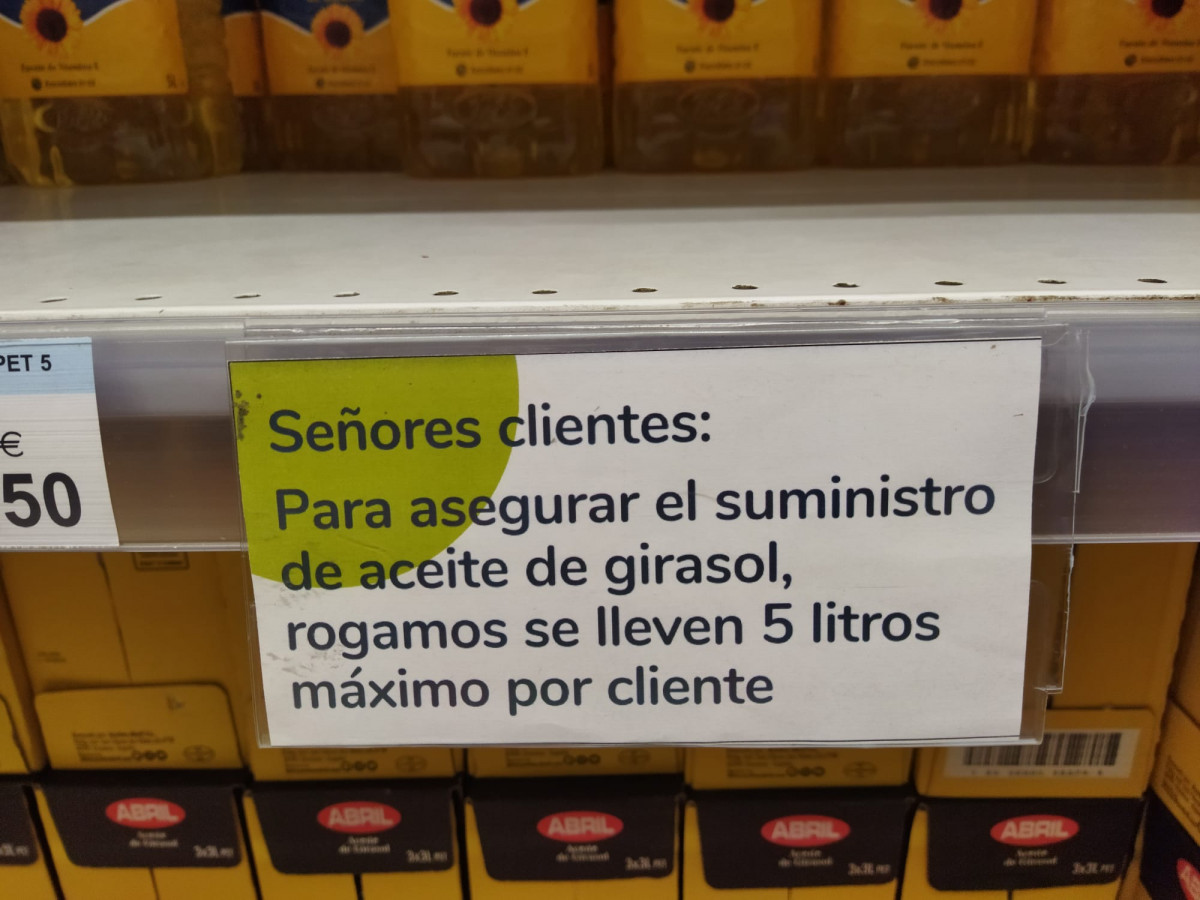 Falta aceite de Girasol en un supermercado de Santiago en una foto de Galiciapresss