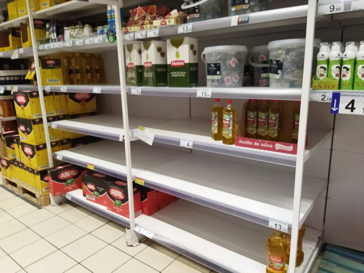 Falta aceite de Girasol en un supermercado de Santiago en una foto de Galiciapresss 2