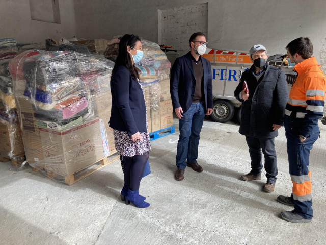 El alcalde de Ferrol, Ángel Mato, visita el dispositivo de recogida de productos para Ucrania