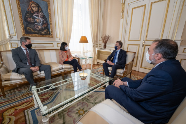 El presidente de la Xunta, Alberto Núñez Feijóo, se reúne con la ministra de Sanidad, Carolina Darias, y el conseleliro de Sanidade, Julio García Comesaña.