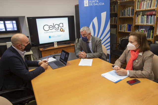 O secretario xeral de Política Lingüística, Valentín García, presenta os cursos Celga 2 e 4 de autoformación.