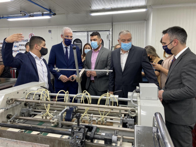 El vicepresidente económico , Francisco Conde, destaca a la empresa Valver como precursora de las empresas gallegas que dan el salto al mercado latinoamericano