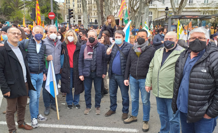 El campo toma Madrid en una marcha multitudinaria azuzada por las protestas de los transportistas​