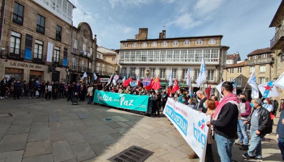 Manifestación en Santiago de Compostela de la plataforma 'Galiza pola paz'