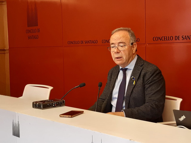 El alcalde de Santiago, Xosé Sánchez Bugallo, en rueda de prensa.