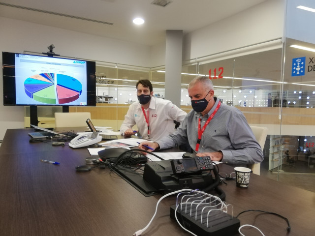 El director xeral de Emerxencias e Interior, Santiago Villanueva, junto al gerente de la Axencia Galega de Emerxencias (AXEGA), Marcos Araújo, durante la presentación del balance de actividades del 112 durante 2021.