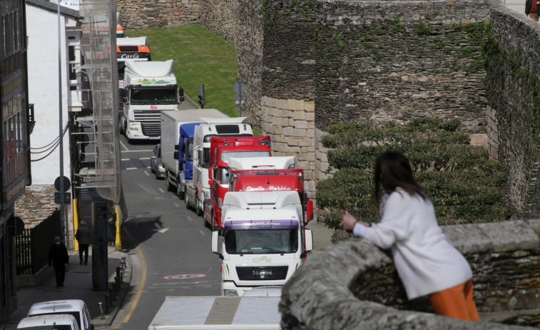 Algunos transportistas gallegos se desvinculan del paro de la Plataforma Nacional, 
