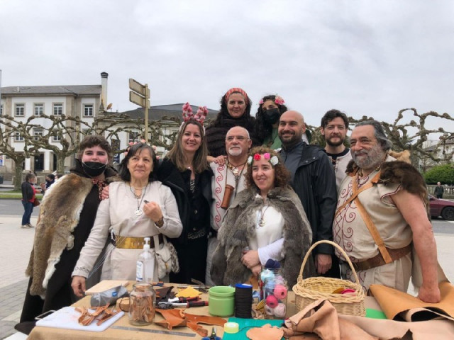 La alcaldesa de Lugo, Lara Méndez, y el concejal de Xuventude, Mauricio Reppeto, en la 'Festa da Primavera'