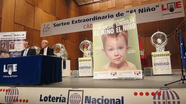 O Sorteo Extraordinario de 'El Niño' reparte este mércores 630 millóns en premios