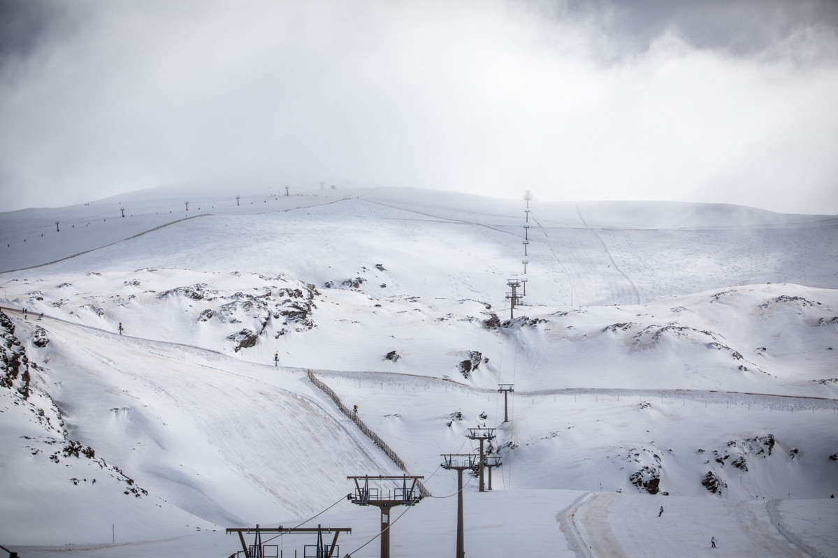 Zona de la laguna en la estación de esquí de Sierra Nevada.