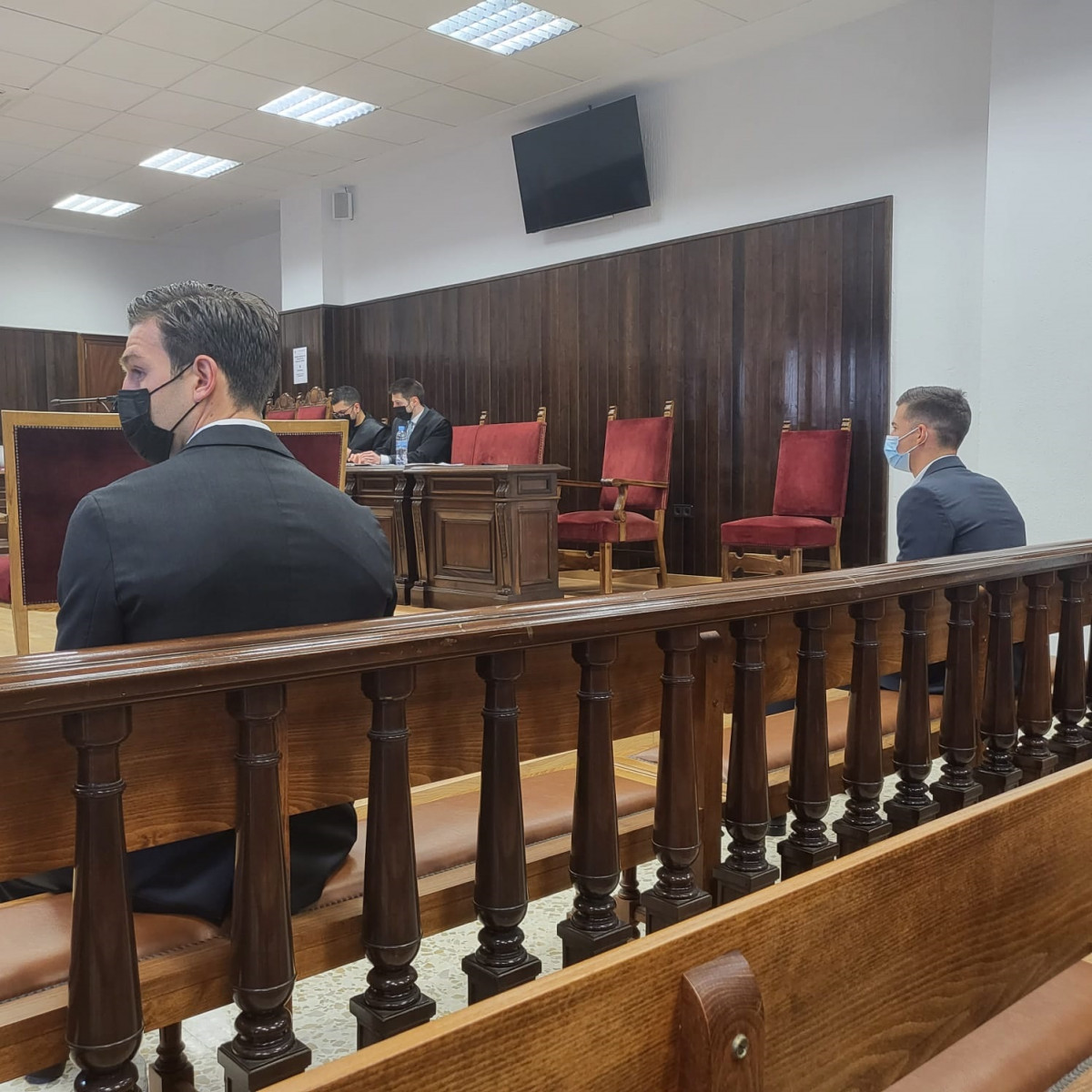David Goldar y Santi Mina en la tercera sesión del juicio que se celebra en la Audiencia Provincial de Almería