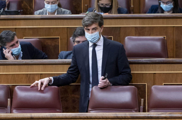 El vicesecretario de Comunicación del Partido Popular, Pablo Montesinos, en una sesión plenaria, en el Congreso de los Diputados, a 31 de marzo de 2022, en Madrid (España). El objeto de este pleno es abordar el Real Decreto por el que se adoptan medidas u