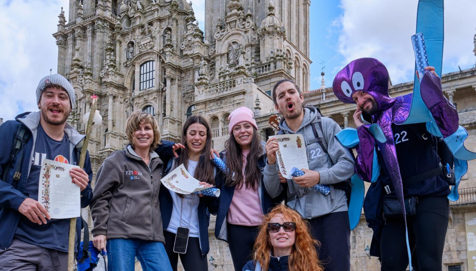 Influencers a su llegada a Santiago.