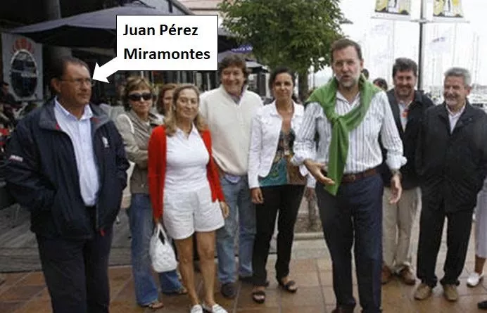 Imagen de uno de los paseos de Rajoy por Sanxenxo con Miramontes, Palmou, Rojo, Pastor y Lete Lasa en una foto del Facebook de Manuel Barral Su00e1nchez