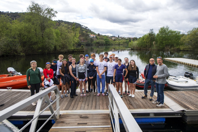 El presidente de la Diputación, Manuel Baltar, visita a la selección española absoluta de canoa, que entrena en las instalaciones del Cerlac en Laias