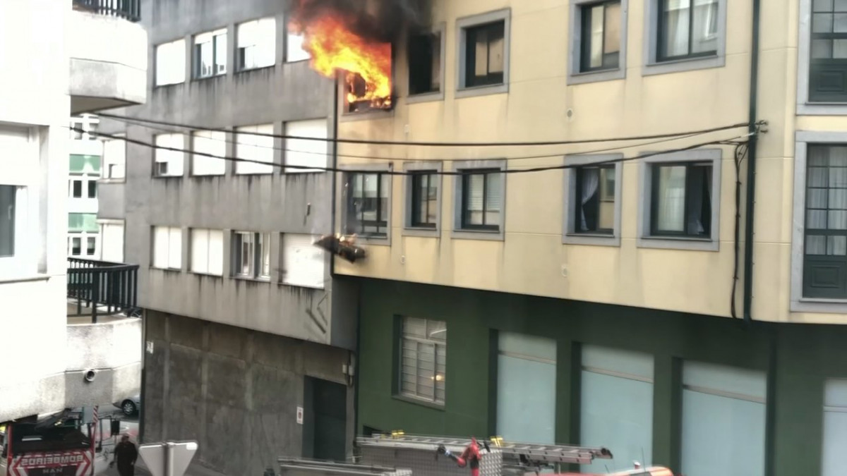 Incendio en Carballo en una imagen de la CRTVG