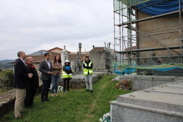 Gabrial Alén en su visita a la iglesia.