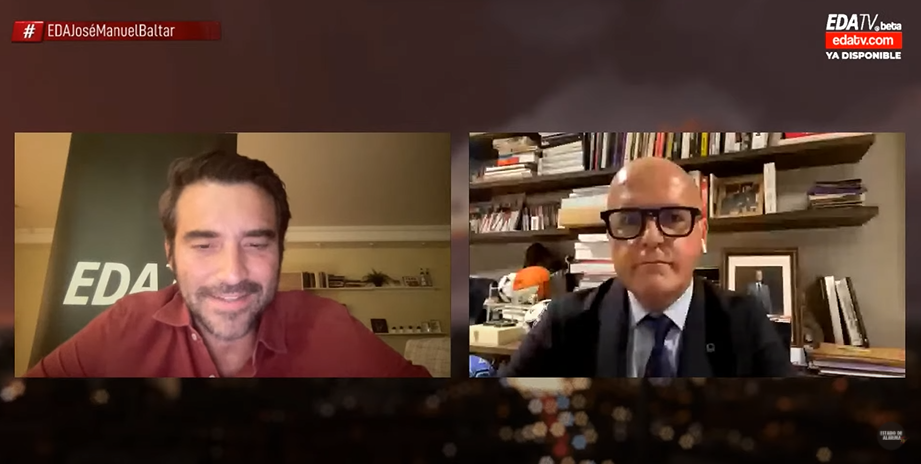 Negre en EDATV entrevistando a Manuel Baltar