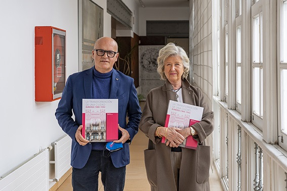 Presentación del libro 'La transformación de una ciudad: Ourense (1880-1936)', de María Victoria Carballo-Calero Ramos, con el presidente de la Diputación, Manuel Baltar