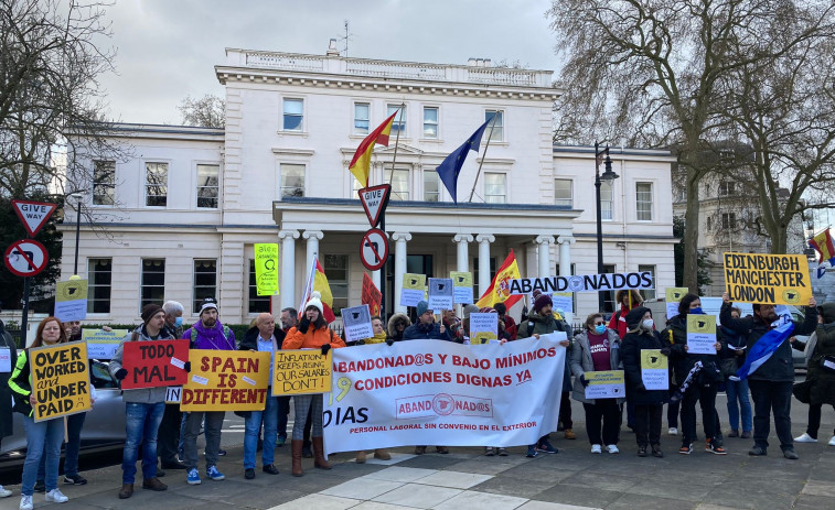 Docenas de miles de gallegos en Reino Unido sufren por la huelga en los consulados y en la Embajada de Londres