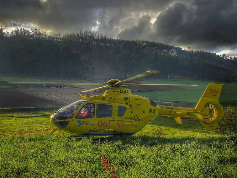 Conductor trasladado en el helicóptero del 112 tras sufrir una salida de vía en Lalín​