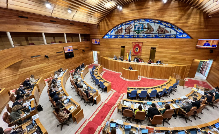 Los parlamentarios mantienen las mascarillas en la primera sesión desde el fin de su uso obligatorio