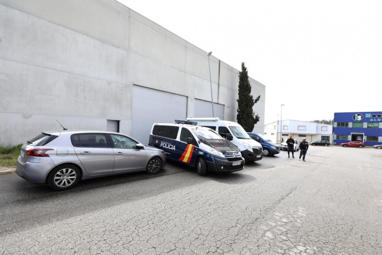 Intervenidas lanchas, dinero, coches y moldes para embarcaciones en la operación contra el narcotráfico en Pontevedra