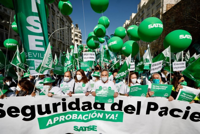 SATSE protesta ante el Congreso de los Diputados (Madrid) por el bloqueo de la ley de seguridad del paciente, como ya sucedió en diciembre de 2021.