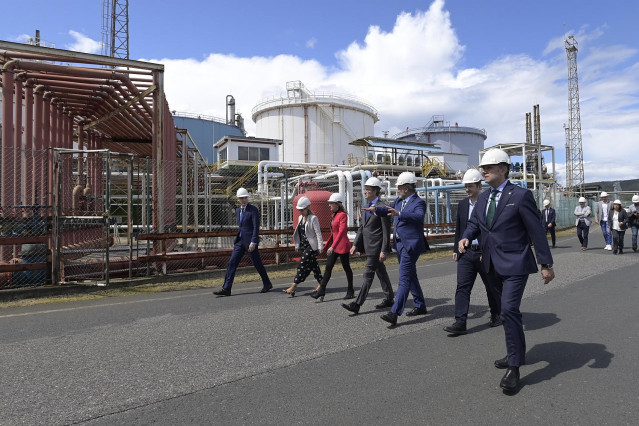 El presidente del Xunta, Alberto Núñez Feijóo, visita la empresa Forestal del Atlántico para conocer la futura planta de metanol verde en Mugardos