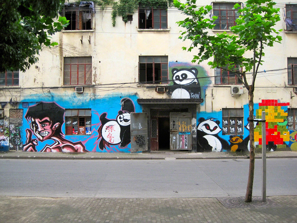 Calle desierta en Shangai China en una foto Kevin Wenning publicada bajo licencia creative commons