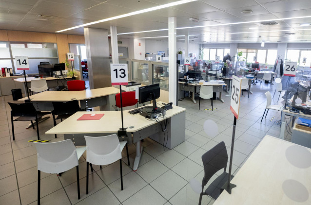 Archivo - Vista general de la Oficina de Empleo de Moratalaz, a 27 de enero de 2022, en Moratalaz, Madrid (España). Según los datos de la Encuesta de Población Activa (EPA) publicada este jueves por el Instituto Nacional de Estadística (INE), el paro bajó