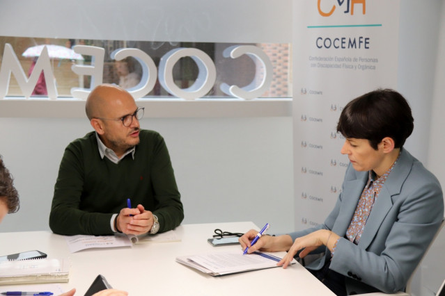 La portavoz nacional del BNG, Ana Pontón, junto al presidente de Concemfe, Anxo Queiruga, en una reunión en Madrid