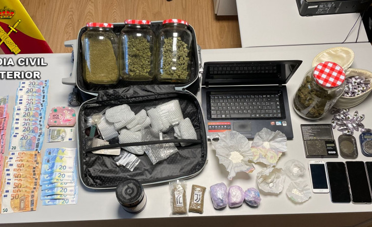 La Guardia Civil detiene a un sospechoso de tráfico de drogas en O Porriño con medio kilo de cocaína