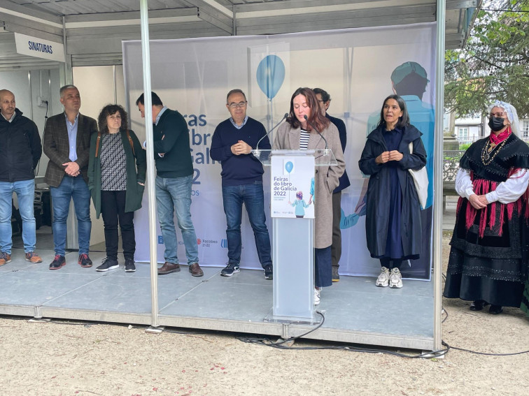 Santiago recupera su Feira do Libro de Santiago con 75 autores y 55 firmas en los distintos stands de la Alameda