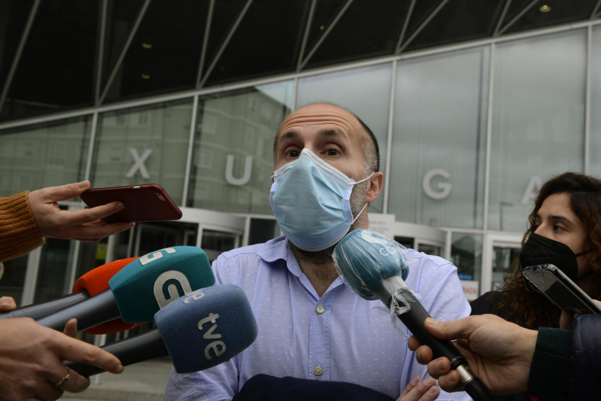 Archivo - El alcalde de Ourense, Gonzalo Pérez Jácome, responde a los medios a su llegada al Juzgado de instrucción número 2 de Ourense para declarar por supuesta malversación de caudales públic