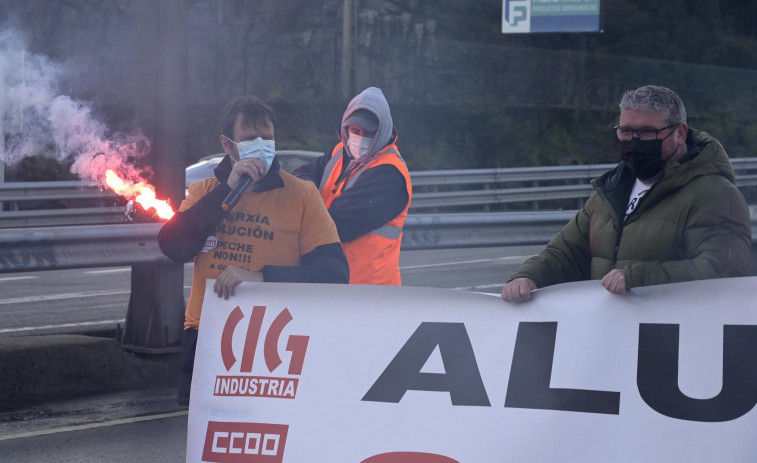 La Justicia permite la extinción de los contratos de los empleados de la planta de Alu Ibérica en A Coruña
