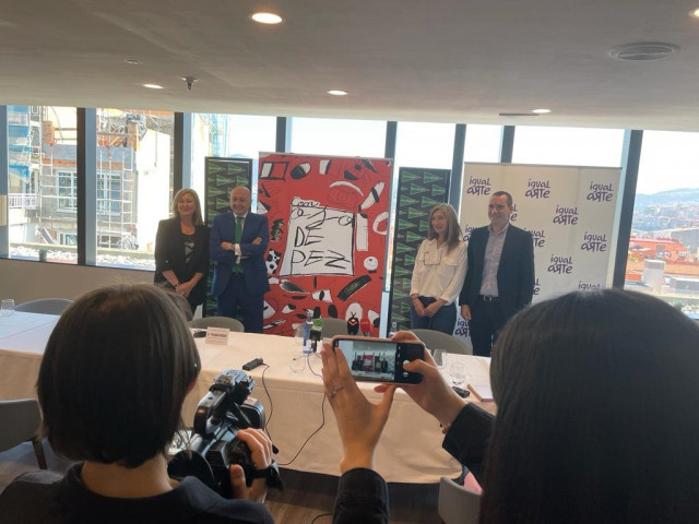 Presentación del proyecto 'Con Ojo de Pez' de la Fundación Igualarte, en El Corte Inglés de Vigo.