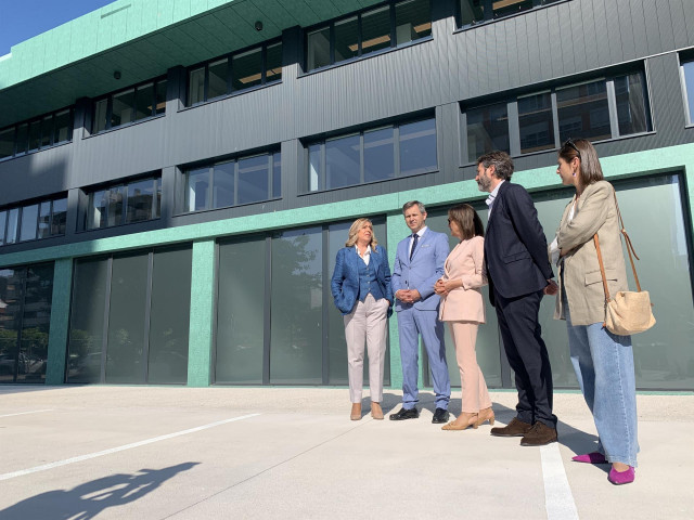 Visita a la reformada sede de la Casa del Mar de Vilagarcía