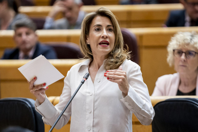 La ministra de Transportes, Movilidad y Agenda Urbana, Raquel Sánchez, interviene en una sesión de control al Gobierno, en el Senado, a 10 de mayo de 2022, en Madrid (España). El Gobierno ha acordado la destitución de la directora del Centro Nacional de I