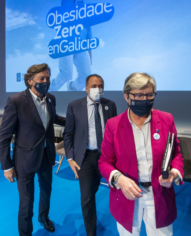 El conselleiro de Sanidade en funciones, Julio García Comesaña, junto a la conselleira do Mar en funciones, Rosa Quintana.