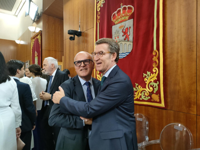 Manuel Baltar y Alberto Núñez Feijóo tras la toma de posesión de Alfonso Rueda como presidente de la Xunta, a 14 de mayo de 2022