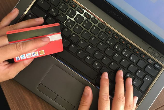 Comprando en internet con tarjeta desde un portu00e1til
