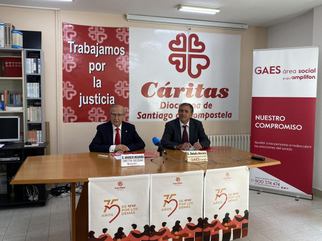 Cáritas Diocesana de Santiago y Gaes firman un acuerdo de colaboración.