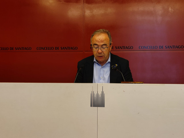 El alcalde de Santiago de Compostela, Xosé Sánchez Bugallo, en rueda de prensa