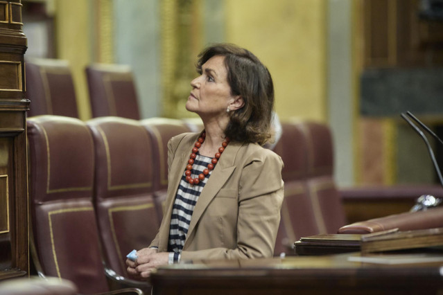 Archivo - La exvicepresidenta primera del Gobierno y diputada del PSOE, Carmen Calvo, en una sesión plenaria en el Congreso de los Diputados, a 8 de marzo de 2022, en Madrid (España).