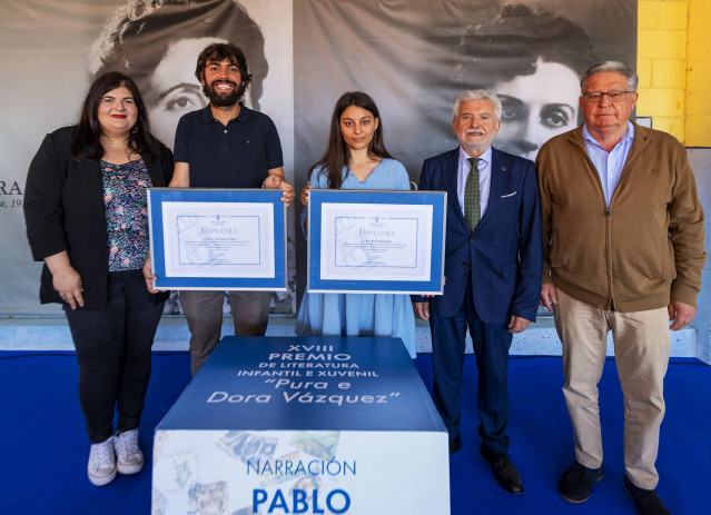 Ás -11.30 Horas: Entrega Dos Premio Pura E Dora Vázquez.- O Vicepresidente Primeiro Da Deputación De Ourense, Rosendo Fernández, Preside A Entrega Dos Xviii Premios Pura E Dora Vázquez, Que Nesta Edición Distinguiron Os Traballos De Pablo Nogueira Na Mod