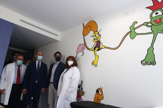 El xerente del Sergas, José Flores, visita el hospital de día de salud mental infanto-juvenil de Lugo.