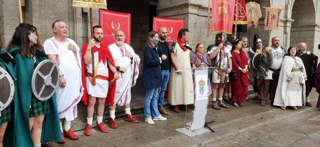 La alcaldesa de Lugo, Lara Méndez, presenta el programa de las fiestas del Arde Lucus 2022.