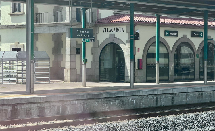 Media hora de retraso en la línea Vigo - A Coruña al estropearse una de las puertas de un vagón de tren​