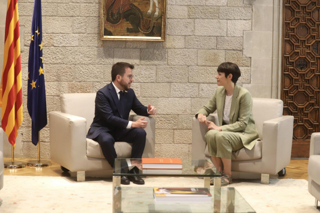 La portavoz nacional del BNG, Ana Pontón, en el encuentro con el presidente catalán,, Pere Aragonès